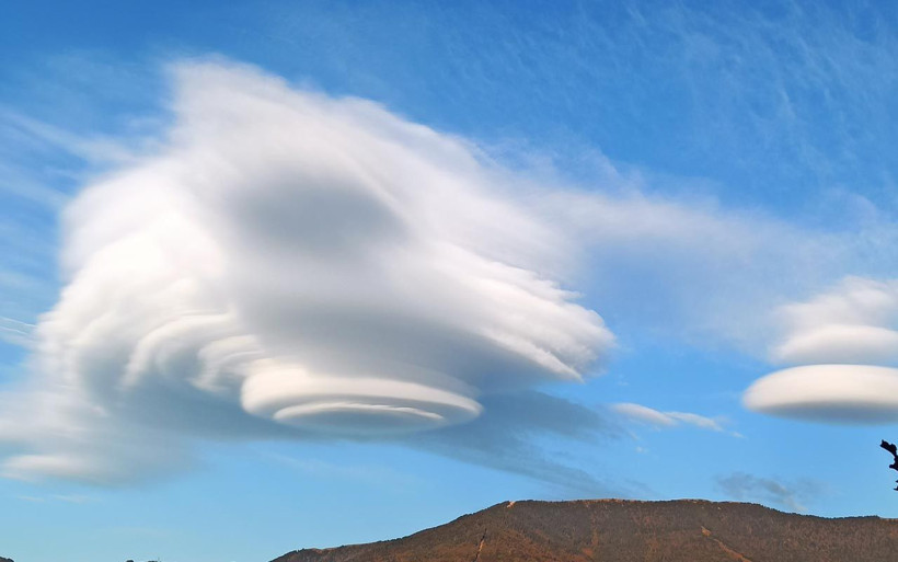Artvin'de gökyüzünde ilginç görüntüyü gören telefona sarıldı - Resim: 2