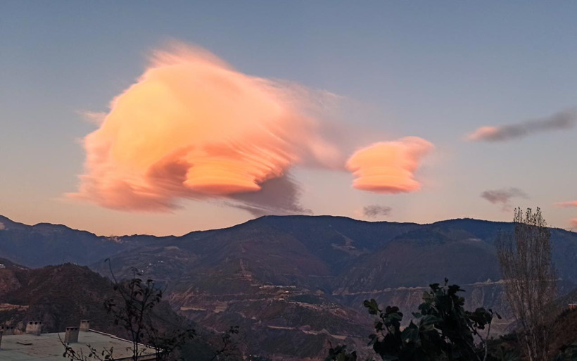 Artvin'de gökyüzünde ilginç görüntüyü gören telefona sarıldı - Resim: 4