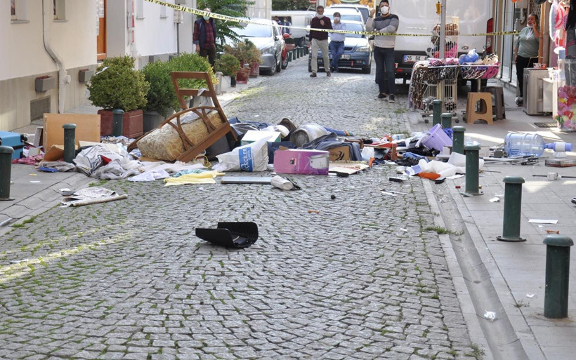 Eskişehir'de bunalım geçirdi evdeki eşyaları camdan attı! 'Babam gelsin' diye bağırdı - Resim: 1