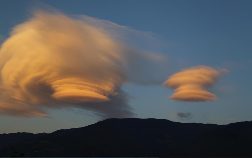 Artvin'de gökyüzünde ilginç görüntüyü gören telefona sarıldı - Resim: 3