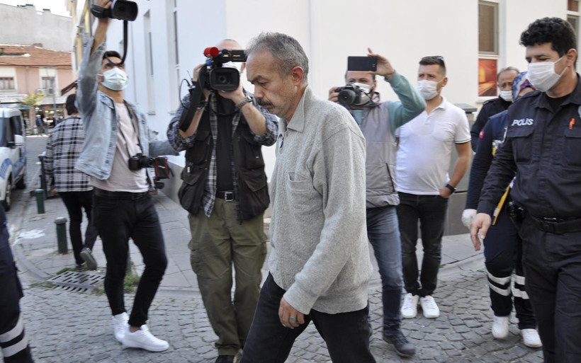 Eskişehir'de bunalım geçirdi evdeki eşyaları camdan attı! 'Babam gelsin' diye bağırdı - Resim: 4