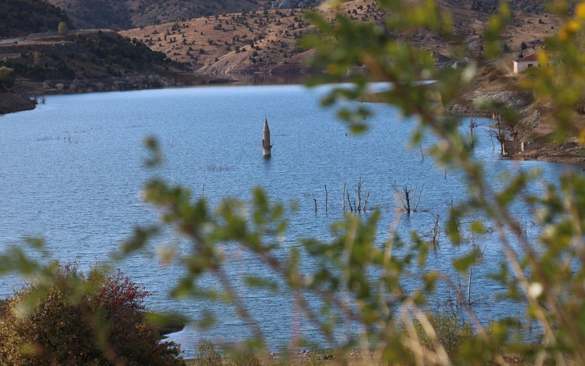 Sivas'ta kuraklık minareyle ölçülüyor eski Pusat köyü her yıl daha çok ortaya çıkıyor - Resim: 1