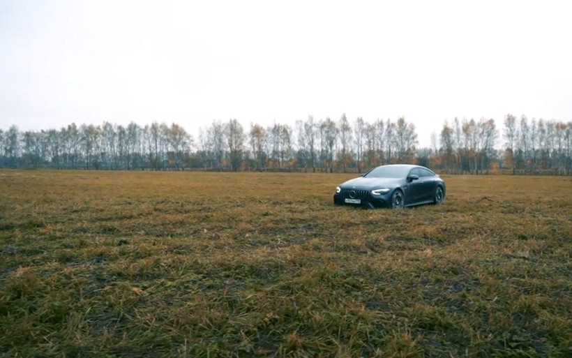 Lüks aracını benzin döküp yakan Rus fenomen bir de mangal yaptı - Resim: 3