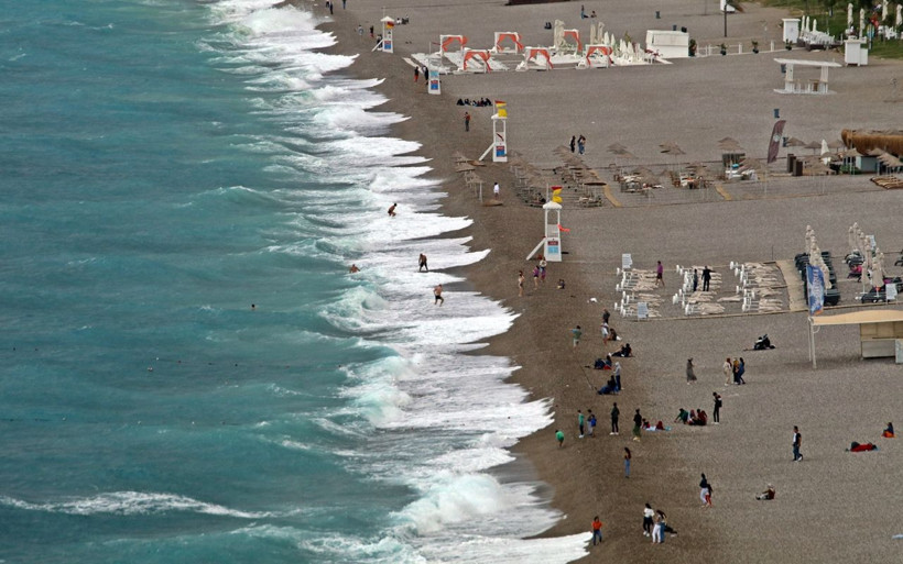 Antalya Konyaaltı'nda gören telefona sarıldı! Bulutların arasından çıktı - Resim: 1