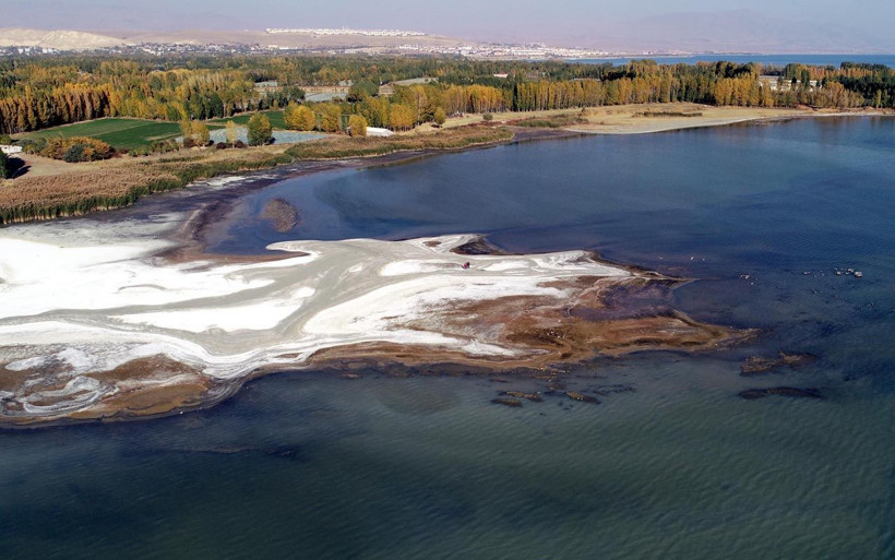 Van Gölü sular çekilince beyaza büründü! Mikrobiyalitler ortaya çıktı - Resim: 2