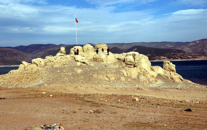 Tokat'ta sular çekilince ortaya çıktı! Önceden tekne ile gidiliyordu - Resim: 3