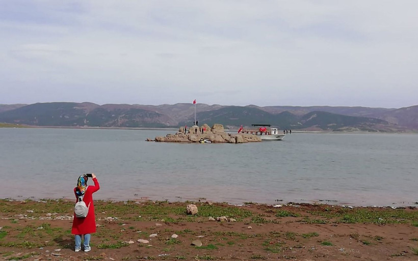 Tokat'ta sular çekilince ortaya çıktı! Önceden tekne ile gidiliyordu - Resim: 1