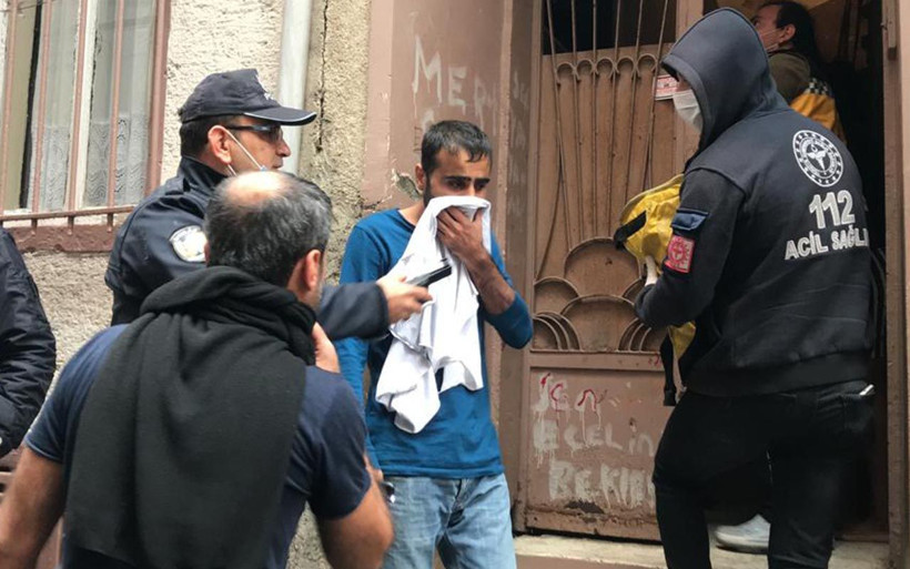 Beyoğlu'nda yangın! Alevler evi sardı yabancı uyruklu 2 kadın etkilendi - Resim: 1