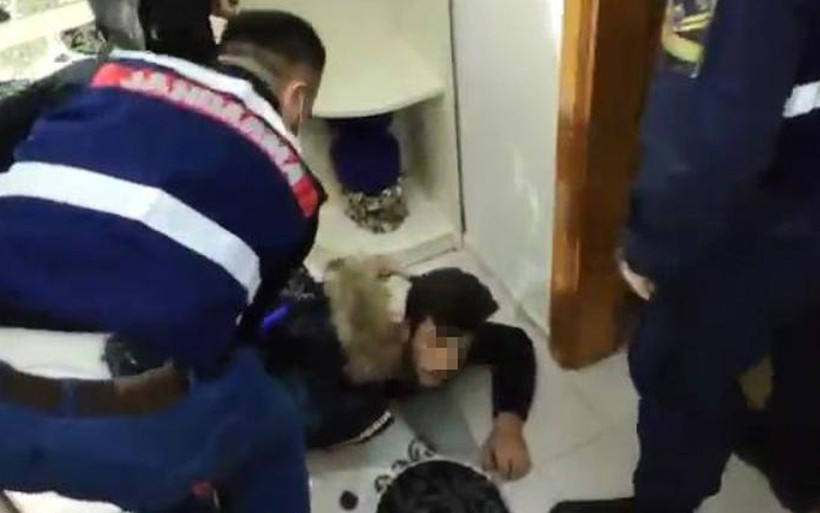 Antalya'da 50 kişi 'Çelik Kafes'e alındı! Operasyonda 1 kişi bazada yakalandı - Resim: 1