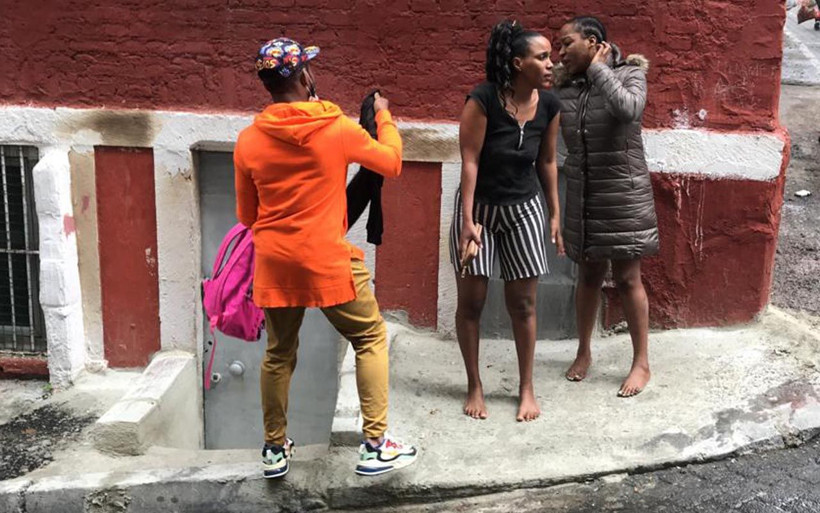 Beyoğlu'nda yangın! Alevler evi sardı yabancı uyruklu 2 kadın etkilendi - Resim: 4