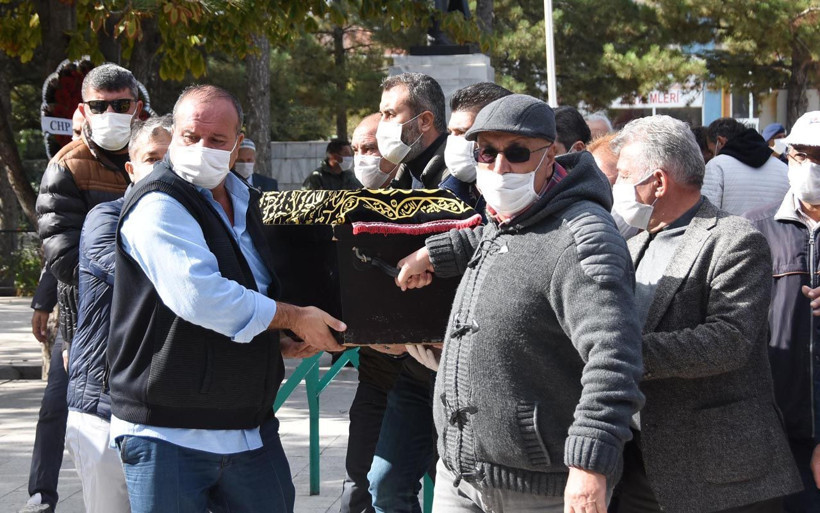 Depremde ölen emekli astsubayın acı kaderi: 20 yıl önce deprem nedeniyle taşınmış - Resim: 2