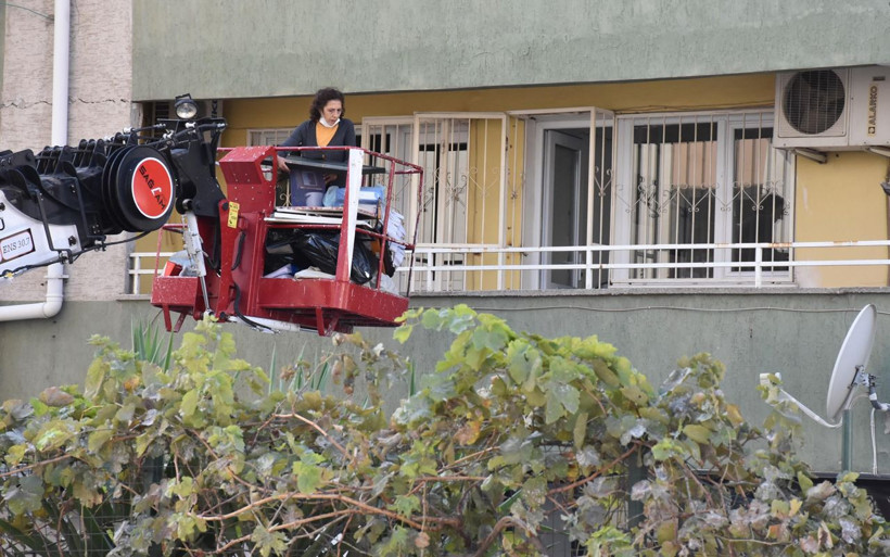 İzmir'de evlerine günler sonra ilk kez girdiler! Taşınmak için yarım saatlik izin verildi - Resim: 2
