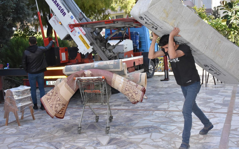 İzmir'de evlerine günler sonra ilk kez girdiler! Taşınmak için yarım saatlik izin verildi - Resim: 4
