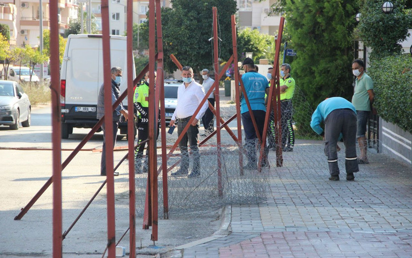 Antalya'da iki yıldır mahalleyi canından bezdirdi! Yolu tel örgülerle kapattı - Resim: 2