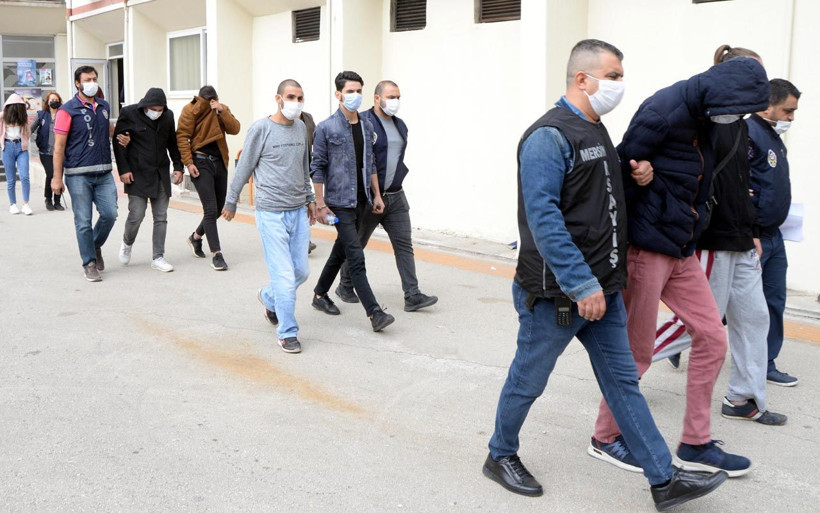 Mersin ve 16 ilde ev kadınlarını dolandırdılar! 'Evde sabun paketleyerek, para kazanın' - Resim: 1