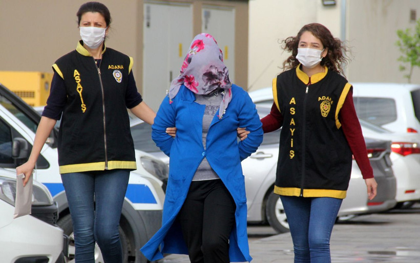 Adana'da akrabasını 'gulu gulu' diye soydu! Kocasının altınlarını sevgilisine verince... - Resim: 1