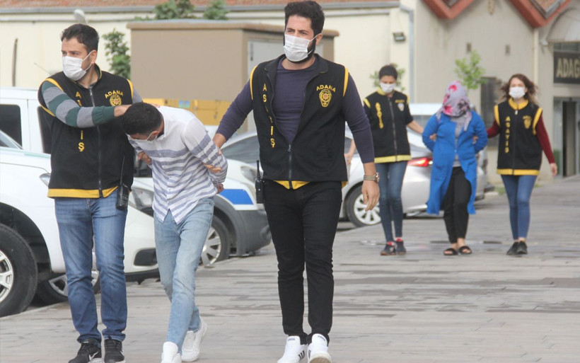 Adana'da akrabasını 'gulu gulu' diye soydu! Kocasının altınlarını sevgilisine verince... - Resim: 2