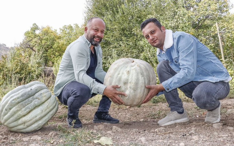Diyarbakır'da şehir hayatını sıkılıp terk etti! Dev kabakları biyolog kuzeniyle yetiştiriyor - Resim: 3