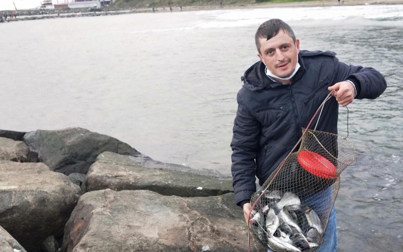 Ordu'da ilginç görüntü: Haberi duyan sahile koştu olta atacak yer kalmadı - Resim: 2
