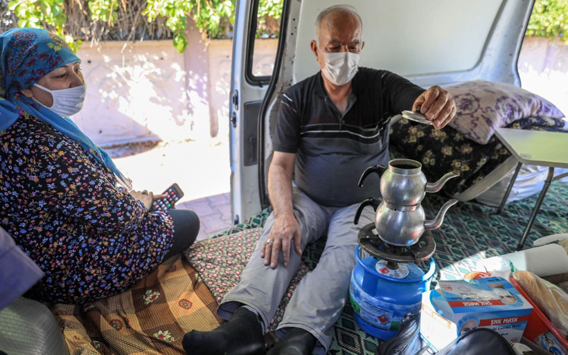 Antalya'da 1 buçuk aydır minibüste yaşıyor lösemi hastası oğlunun masrafları ağır geldi - Resim: 1