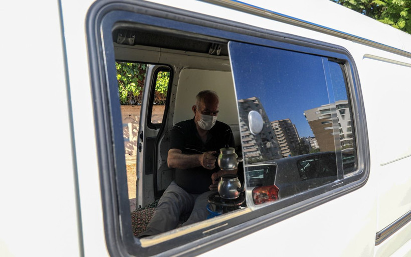 Antalya'da 1 buçuk aydır minibüste yaşıyor lösemi hastası oğlunun masrafları ağır geldi - Resim: 3