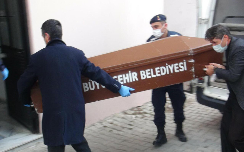 İzmir'de pazarcıdan katliam! Kızını ve eşini öldürdü balkonda sigara içerken yakalandı - Resim: 4