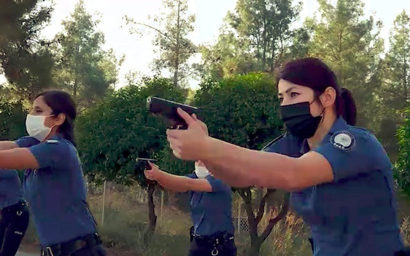 Antalya'nın kadın polisleri poligonda erkek meslektaşlarına taş çıkarttı - Resim: 3