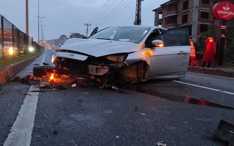 Zonguldak'ta yok böyle zincirleme kaza! Takla attı direği devirdi 5 kişi yaralandı - Resim: 3