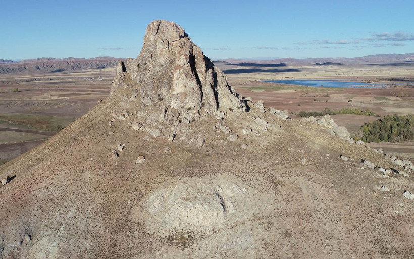 Sivas'ta Hevük Kalesi gizemini koruyor! Köylülerin Ertuğrul Gazi rivayeti dikkat çekti - Resim: 1