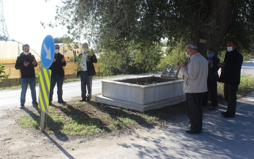 Bursa'da sürücüler durup soruyor! Ana yoldaki mezar köylülere ilginç olaylar yaşattı - Resim: 3