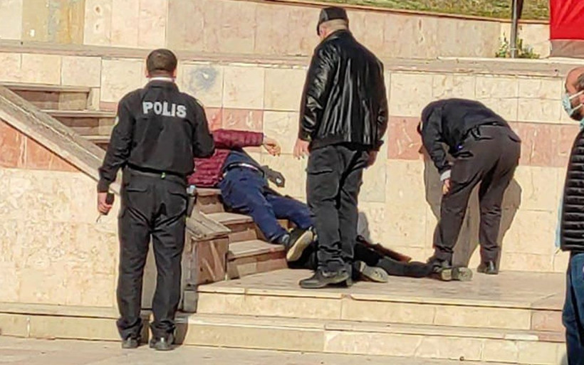 Bilecik adliyesi önünde kanlı saldırı! Duruşma sonrası eşiyle kayınpederini vurdu - Resim: 2