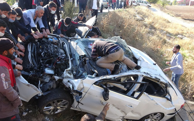 Adıyaman'da TIR'ın yaptığı dönüş manevrasında 1 kişi öldü 4 kişi yaralandı - Resim: 4