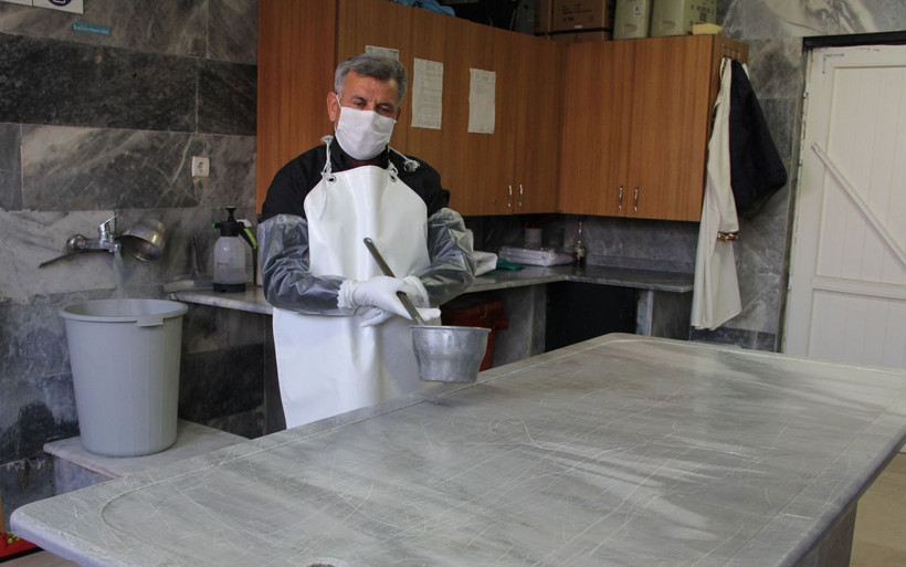 Bu mesleğe kimse cesaret edemiyor! Gassallar en çok kurtlanmış cenazelerde zorlanıyor - Resim: 4