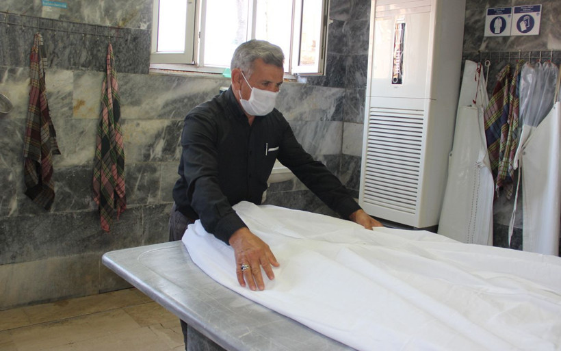 Bu mesleğe kimse cesaret edemiyor! Gassallar en çok kurtlanmış cenazelerde zorlanıyor - Resim: 1