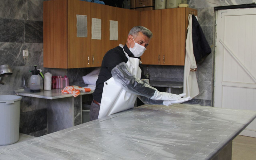 Bu mesleğe kimse cesaret edemiyor! Gassallar en çok kurtlanmış cenazelerde zorlanıyor - Resim: 3