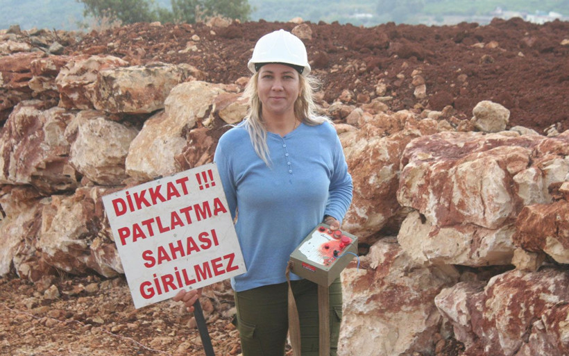 Mersin'de ev kadınlığından babası sayesinde başladı dinamit patlatıyor! - Resim: 1