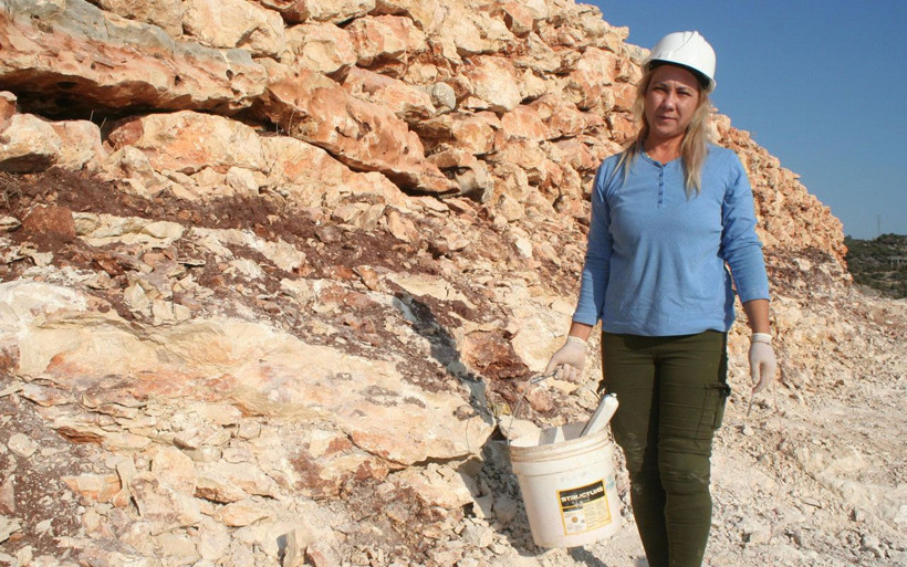 Mersin'de ev kadınlığından babası sayesinde başladı dinamit patlatıyor! - Resim: 2