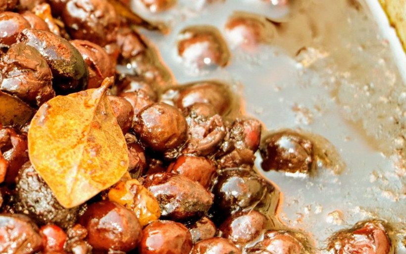 Hatay'da 2 saat kaynatıp yapıyorlar litresi 100 liradan satılıyor - Resim: 4