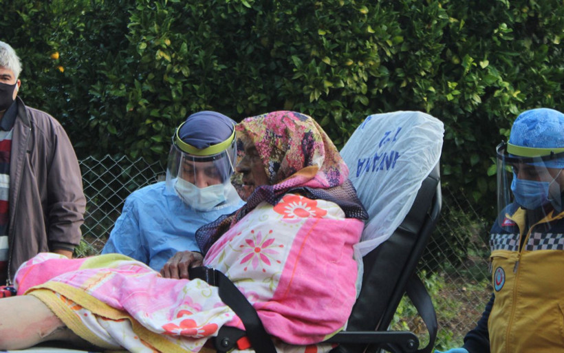 Antalya'da elektrikli battaniye yaşlı kadının hayatını mal oluyordu itfaiye kurtardı - Resim: 3