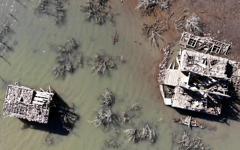 Bolu'da 50 milyon metreküp suyun yüzde 80'i boşaltıldı hizmet binaları ortaya çıktı - Resim: 2