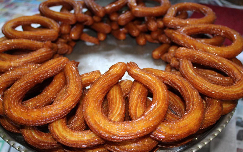 Takım elbiseli seyyar satıcı Trabzon'da sembol oldu tek bir nedeni var lakap bile taktılar - Resim: 1