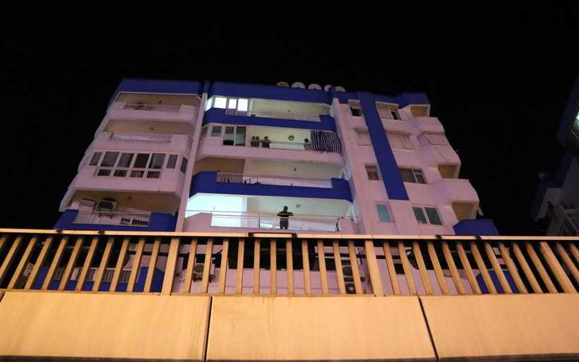 Antalya'da aileyi yıkan haber: 7 katlı binanın çatısından atlayıp feci şekilde can verdi - Resim: 1