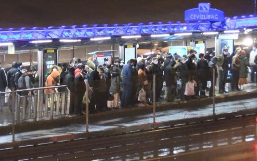 Türkiye'de herkes eve koştu! Sokağa çıkma kısıtlaması başladı - Resim: 1