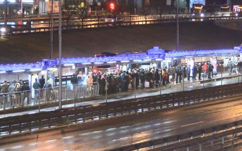 Türkiye'de herkes eve koştu! Sokağa çıkma kısıtlaması başladı - Resim: 2