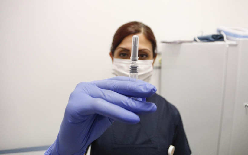 Çin aşısı Ankara'da başladı ilk aşı gönüllü olan öğretmen anne ile kızına - Resim: 1