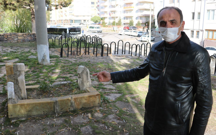 Sivas'ta tartışmalara konu olan 'tek mezar'ın hikayesi şaşırttı cadde ismini ondan aldı - Resim: 4