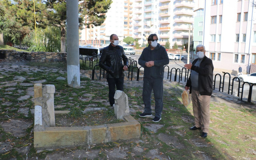 Sivas'ta tartışmalara konu olan 'tek mezar'ın hikayesi şaşırttı cadde ismini ondan aldı - Resim: 2