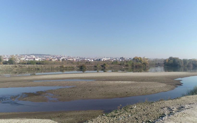 90 yıldır böylesi görülmedi! Bulgaristan ve Edirne'deki kuraklık Meriç'te kum adacığı oluşturdu - Resim: 3