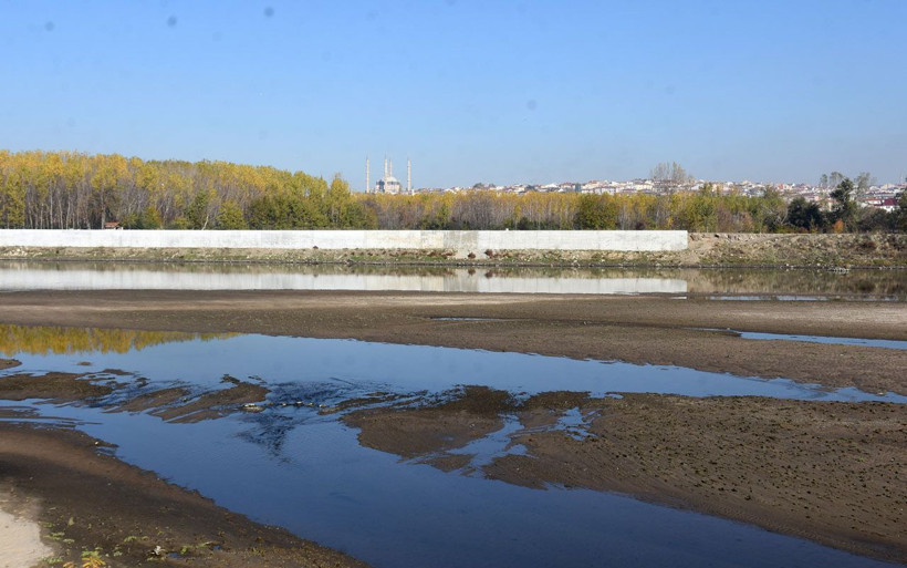 90 yıldır böylesi görülmedi! Bulgaristan ve Edirne'deki kuraklık Meriç'te kum adacığı oluşturdu - Resim: 2
