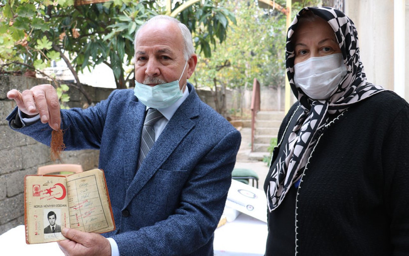 Kahramanmaraşlı muhtar eşini şoka uğrattı 46 yıllık sırrı evlilik cüzdanından çıkardı - Resim: 2